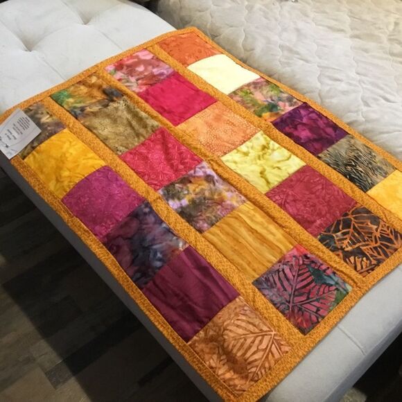 NWT Hand Crafted and Quilted Autumn Colors Runner - Picture 2 of 11